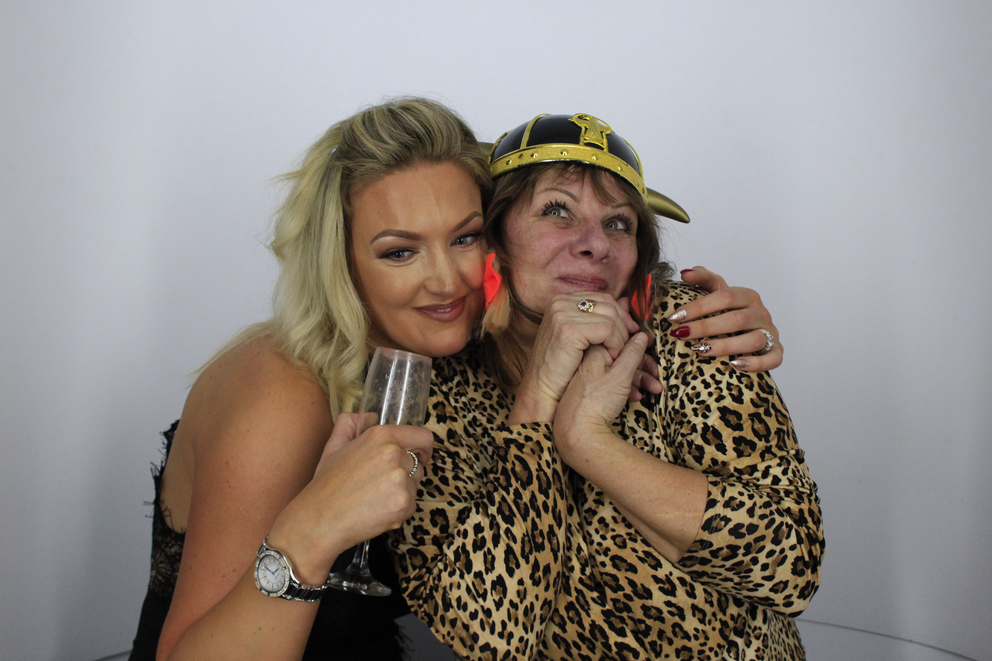 Darren and sarah’s 40th birthday celebration | View more photos from the event at gallery.myphotoboothexperience.co.uk/u/MyPhotoBoothExperienceLtd/Darren-and-sarah’s-40th-birthday-celebration